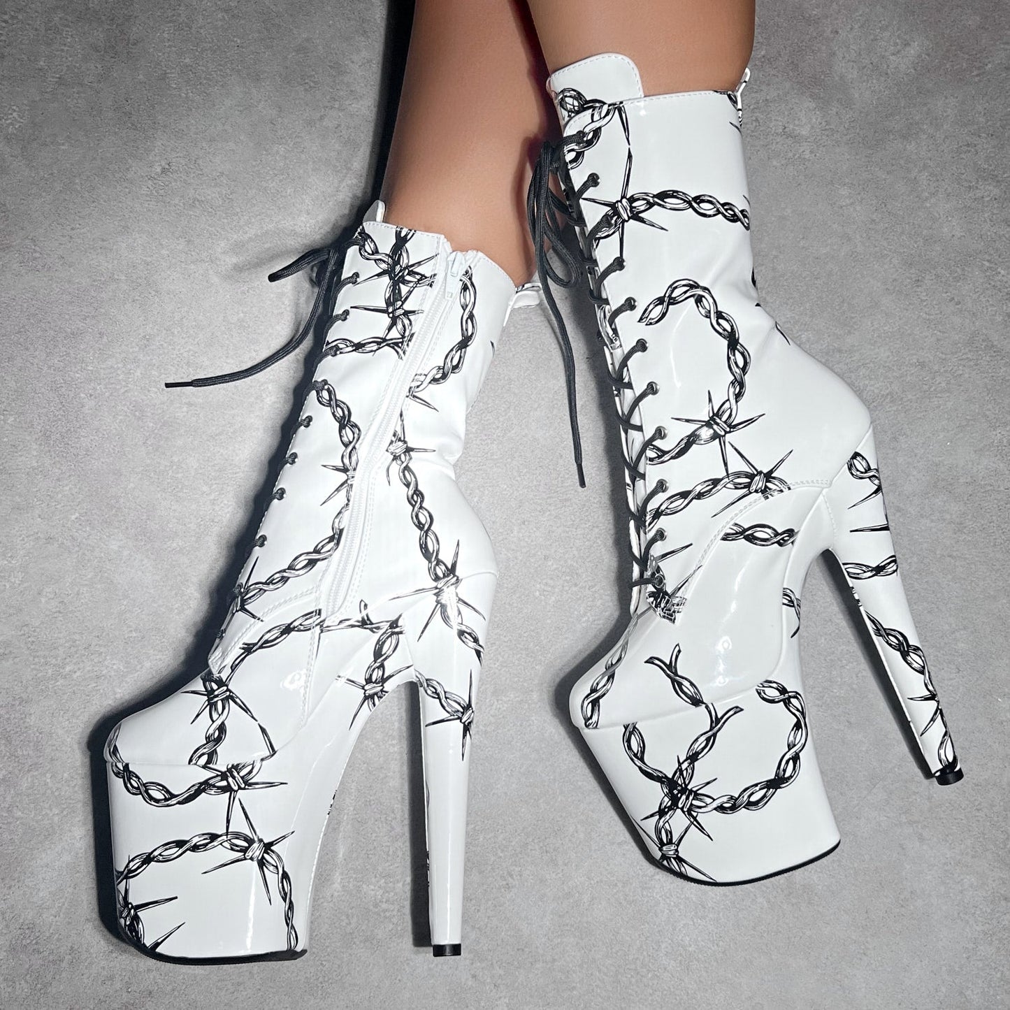 ALICE UNCHAINED - Boot - 8INCH