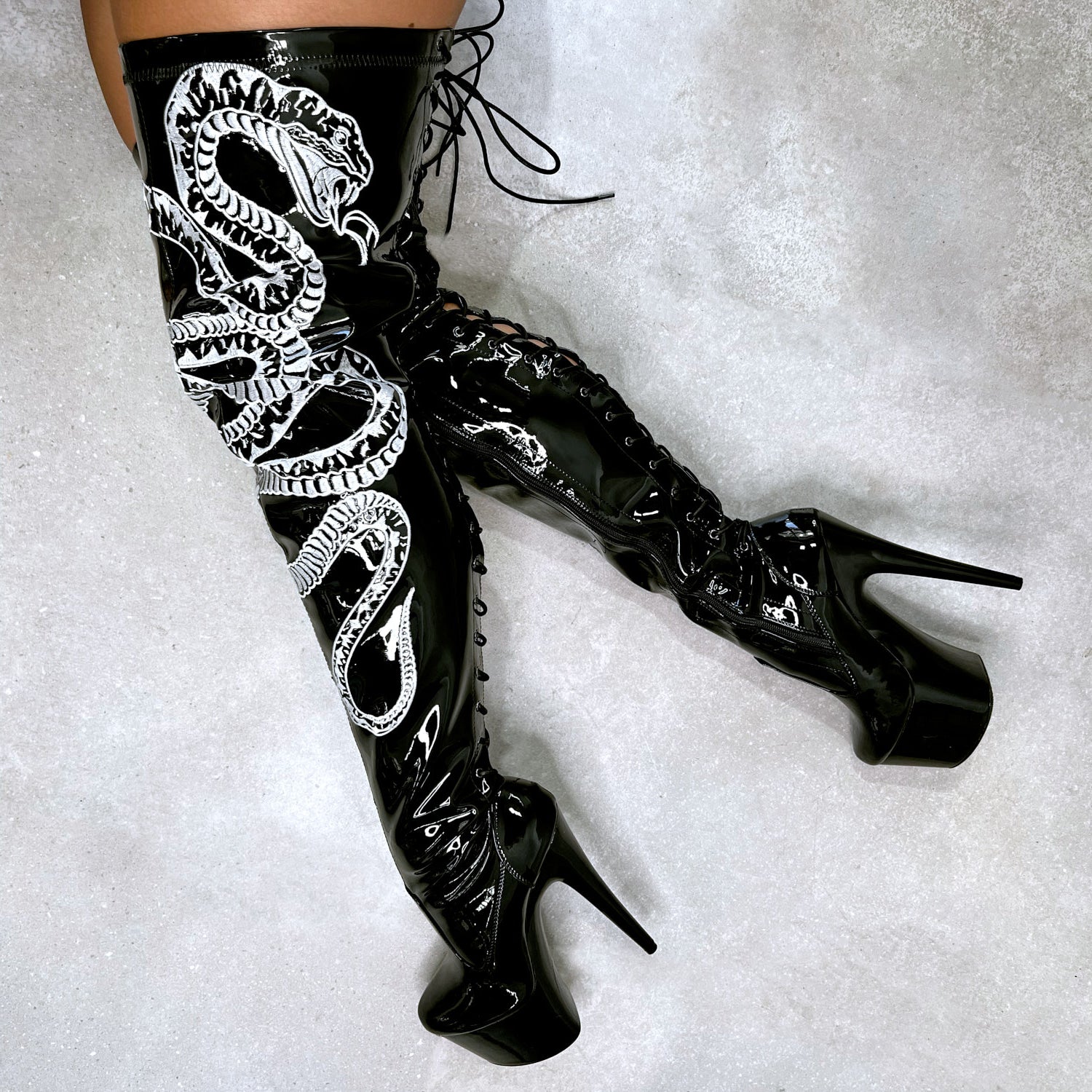 Viper Boot BLACK WITH WHITE Thicc Thigh High - 7INCH - Half Zip