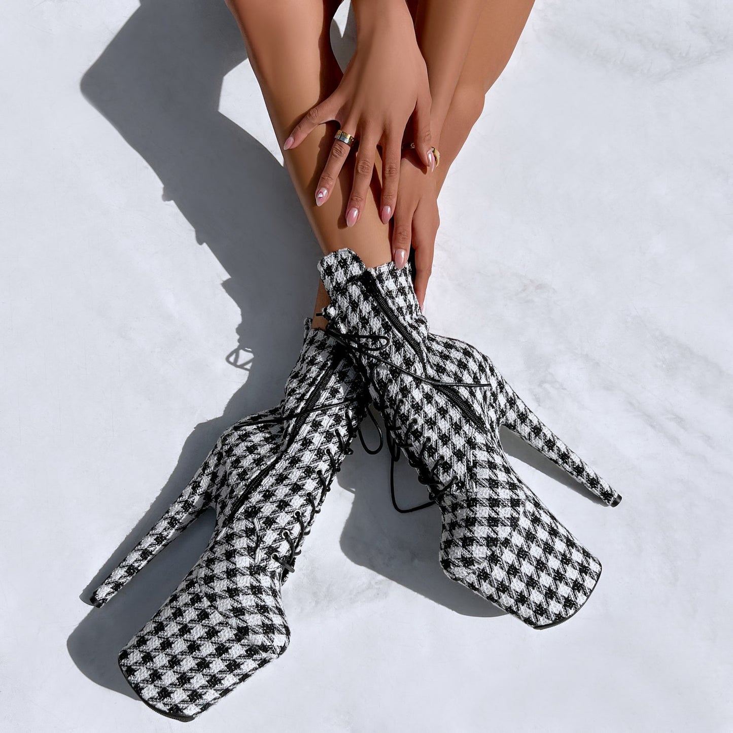 Houndstooth Boot - 8INCH