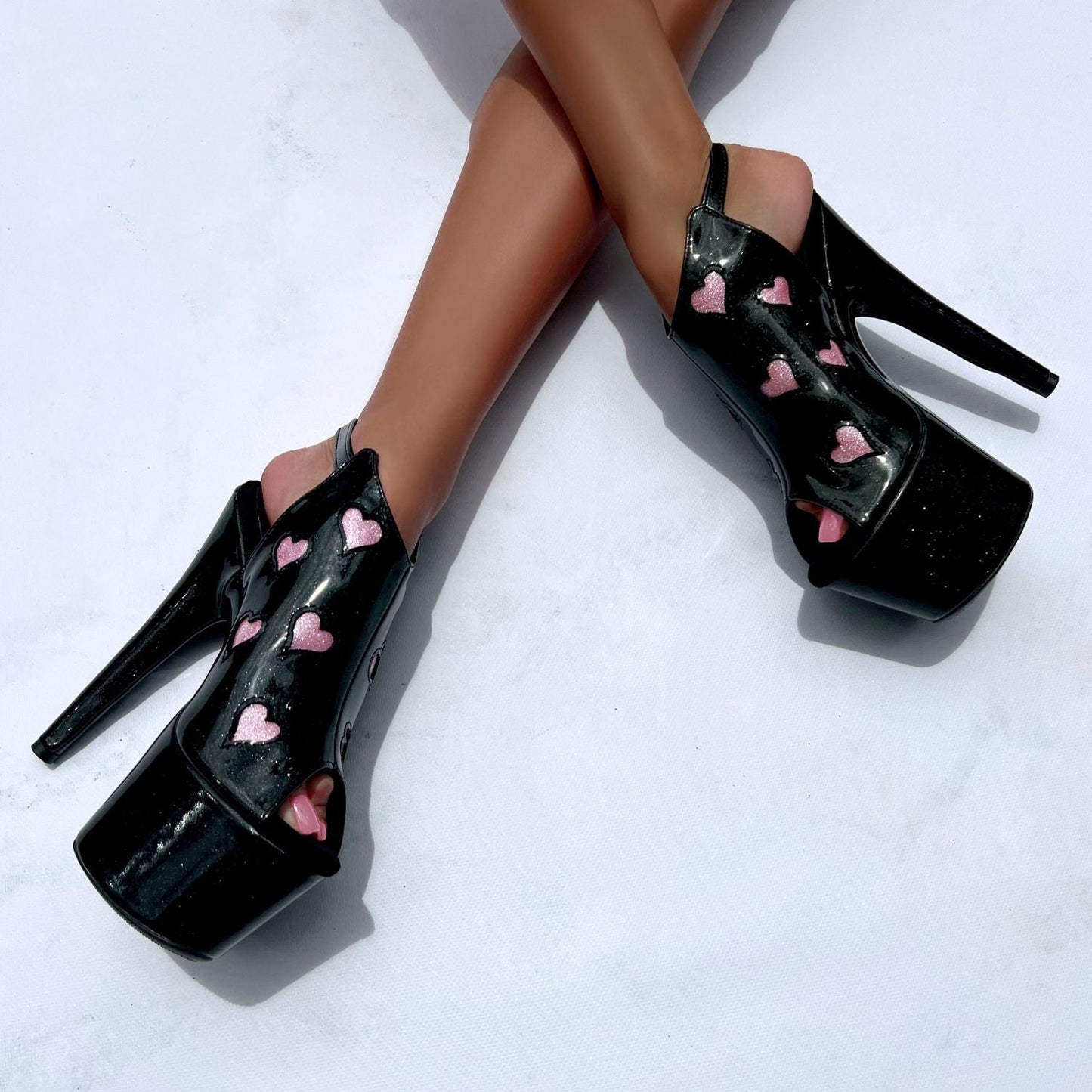 CUPID'S CHOKEHOLD BLACK - SHIELD STILETTO - 7INCH - LIMITED ED.