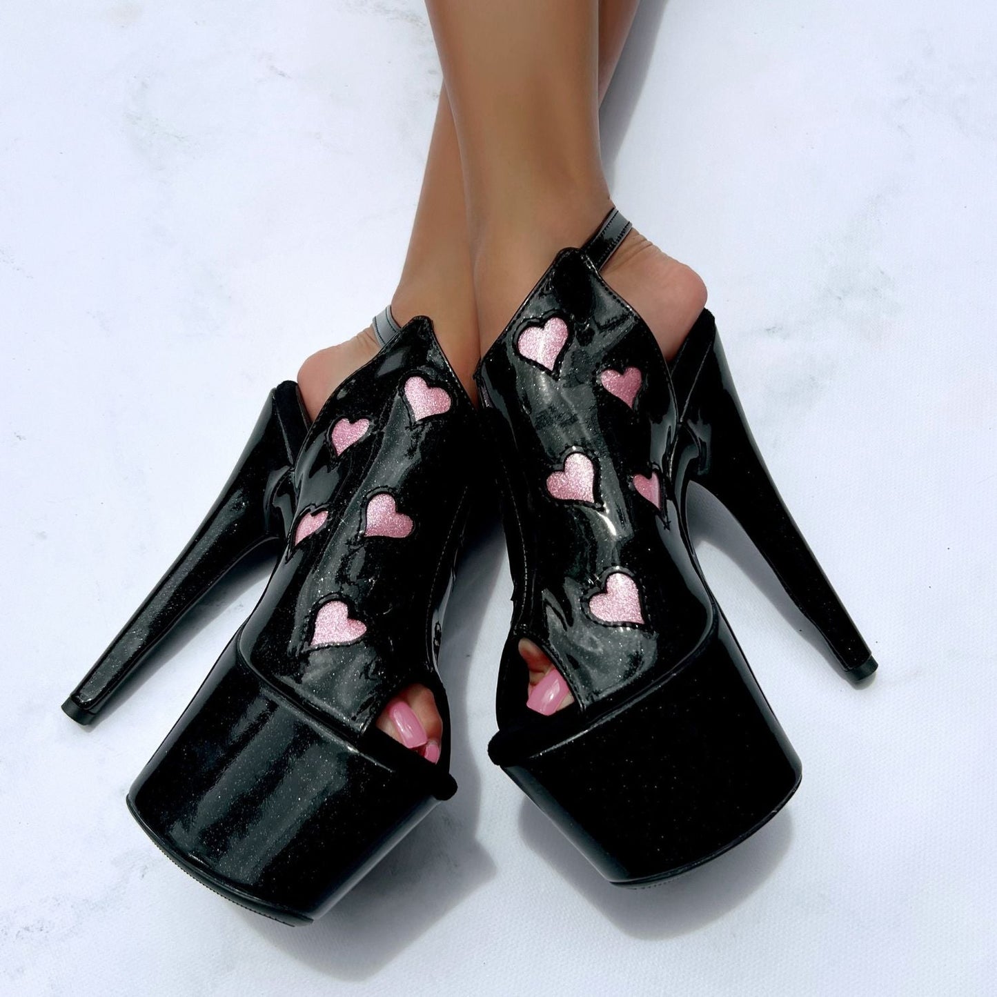 CUPID'S CHOKEHOLD BLACK - SHIELD STILETTO - 7INCH - LIMITED ED.