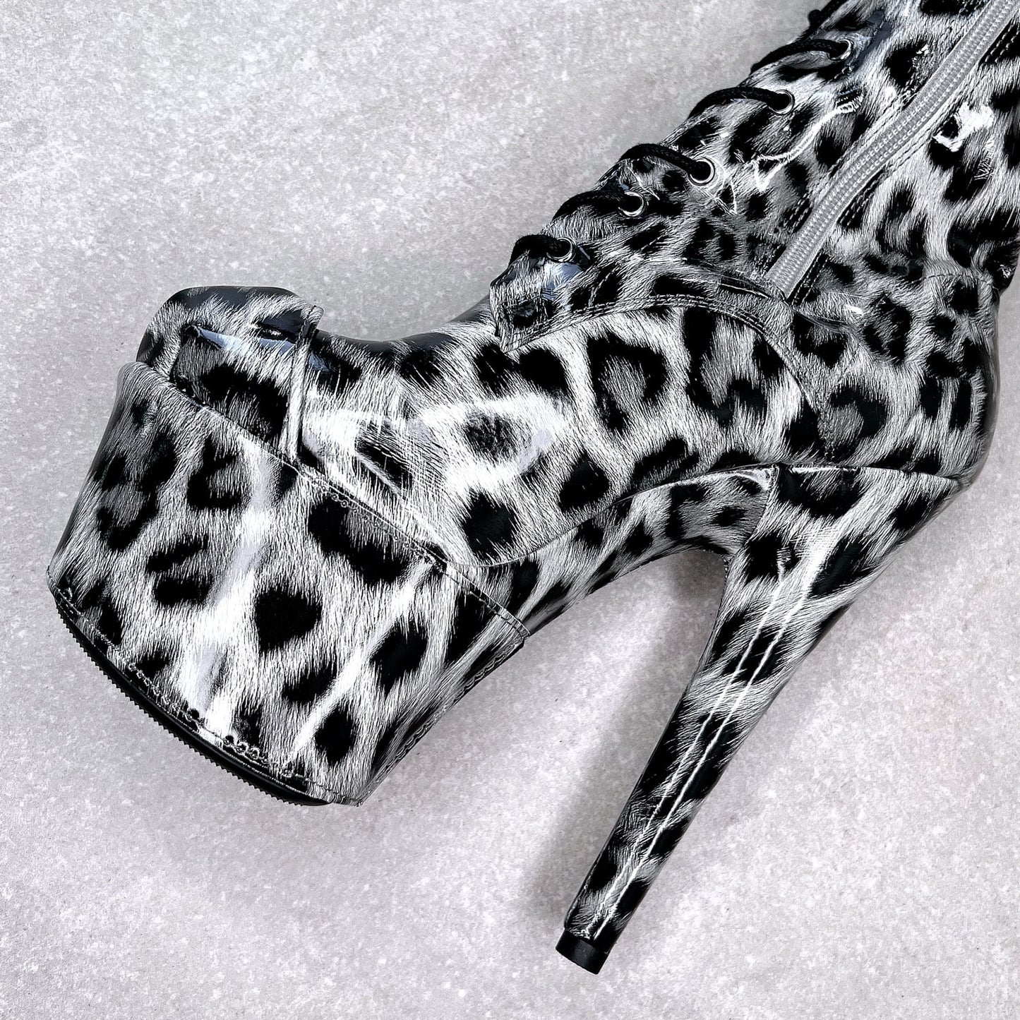 Classique Shoe Protector - Snow Leopard 7 INCH
