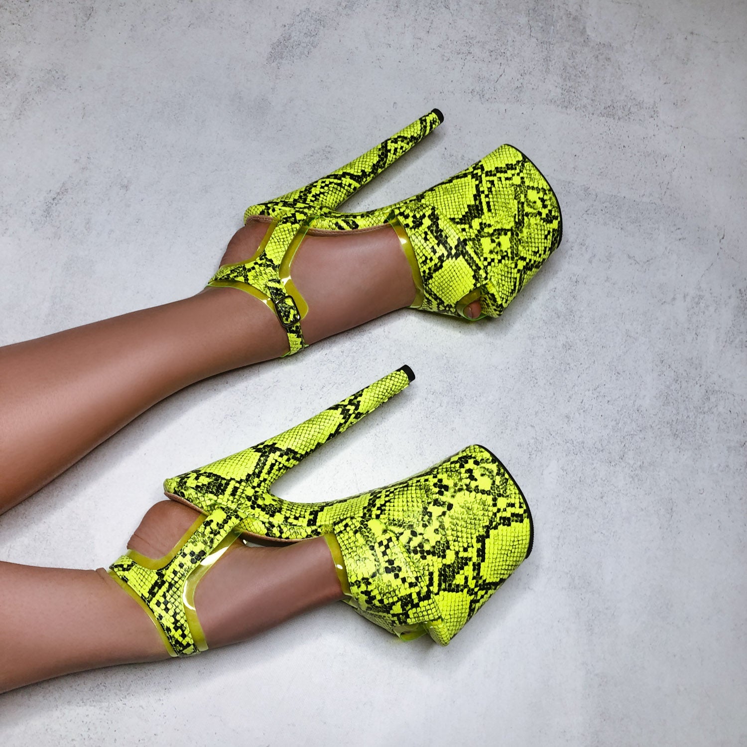 Green snakeskin hot sale heels